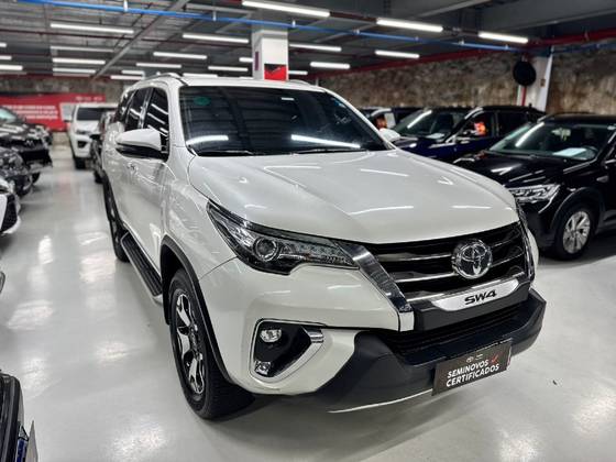 TOYOTA HILUX SW4 2.8 SRX DIAMOND 4X4 7 LUGARES 16V TURBO INTERCOOLER DIESEL 4P AUTOMÁTICO TOYOTA HILUX SW4 2.8 SRX DIAMOND 4X4 7 LUGARES 16V TURBO INTERCOOLER DIESEL 4P AUTOMÁTICO